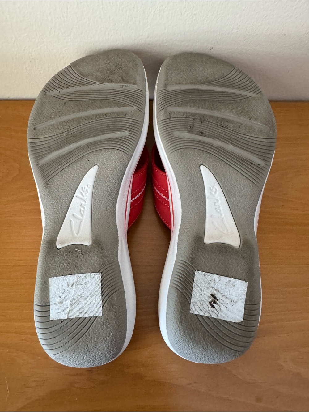 Clarks Coral Colored Thong Sandals - Size 7 - Picture 9 of 9